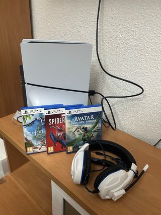 Consola PS5 Slim Bianca + 3 Giochi + 2 Controller