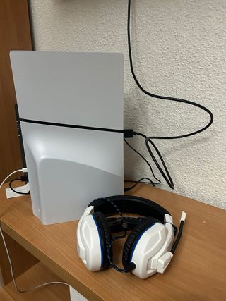 Consola PS5 Slim Bianca + 3 Giochi + 2 Controller