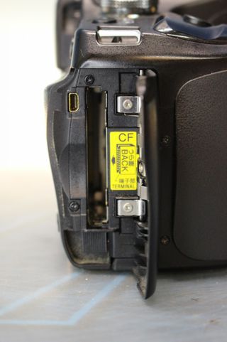 Cámara Sony α100 – Alfa 100.