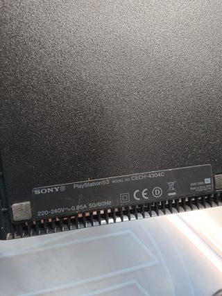Consola Playstation 3 + 2 mandos y cableado, modelo CECH-4304C, buen estado