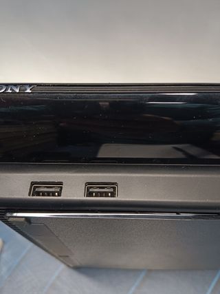 Consola Playstation 3 + 2 mandos y cableado, modelo CECH-4304C, buen estado