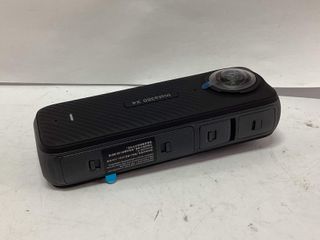 camara ultracompacta insta360 x4