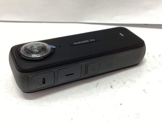camara ultracompacta insta360 x4