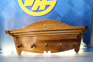 Perchero sombrerero de madera tallada. Rústico montaña.