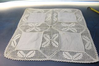 3 tappeti all'uncinetto e 1 di vainica.