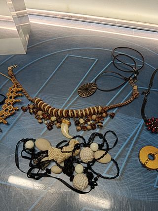 Lote bisutería, ,7 COLGANTES COLLARES , 7 PULSERAS buen estado