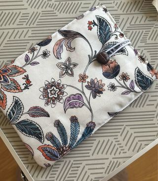 Cover per e-reader con stampa floreale