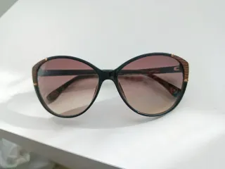 Gafas de sol Michael Kors negras y marrones