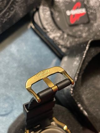 Casio G-Shock Dorado y Negro GM-2100