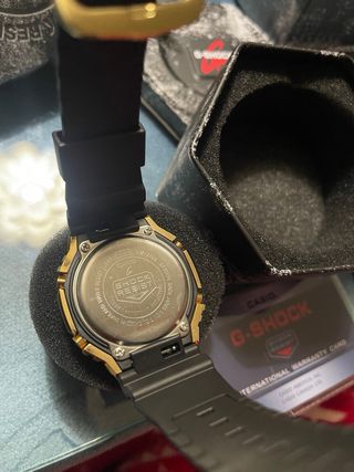 Casio G-Shock Dorado y Negro GM-2100