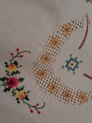 Tovaglia da tè ricamata a mano