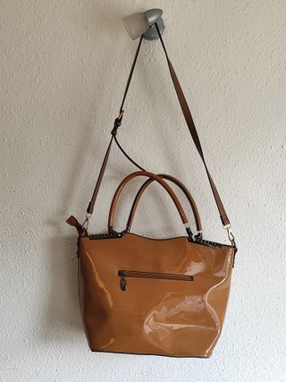 bolso shopper de hombro charol marron osito
