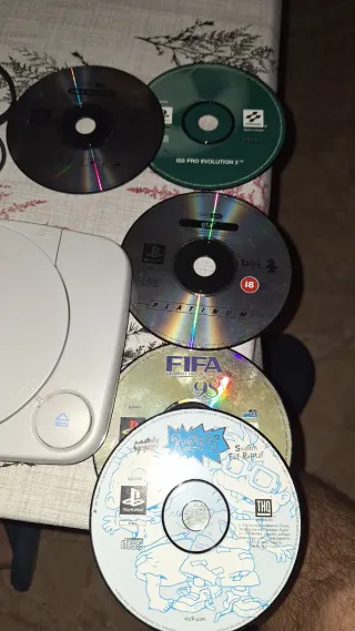 PlayStation 1 PS one con 6 giochi