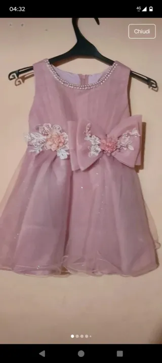 Vestito bimba rosa con perle e fiori