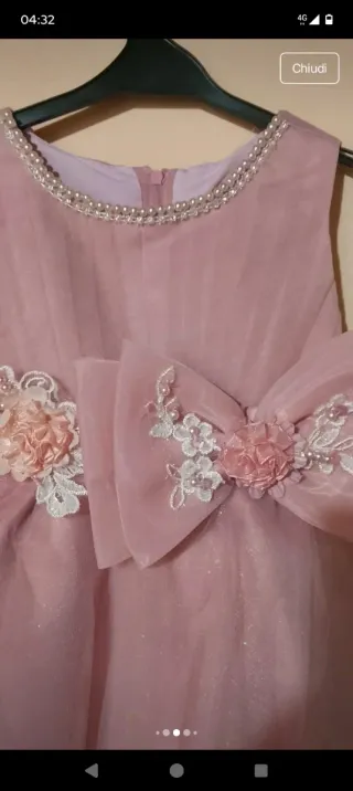 Vestito bimba rosa con perle e fiori