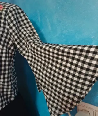 Blusa Vichy con Bordado Floral