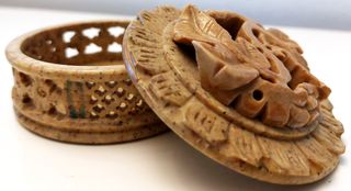 Caja o joyero de piedra antigua vintage India 1970