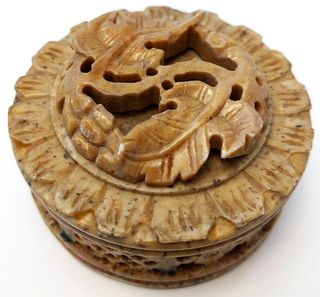 Caja o joyero de piedra antigua vintage India 1970