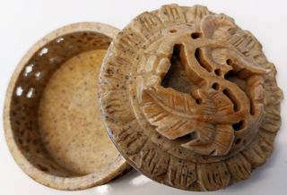 Caja o joyero de piedra antigua vintage India 1970