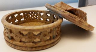 Caja o joyero de piedra antigua vintage India 1970