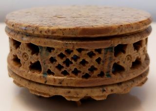 Caja o joyero de piedra antigua vintage India 1970