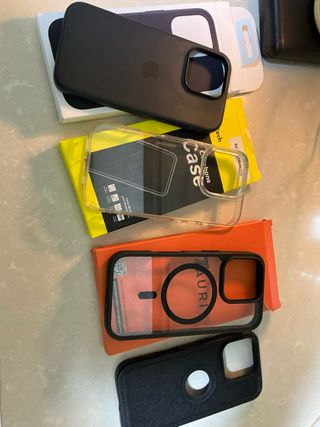 Custodie per iPhone 16 Pro Apple