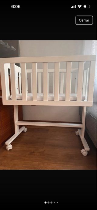 Minicuna colecho blanca con ruedas