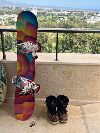 Tavola da snowboard BURTON 1,37 cm e scarponi taglia 36