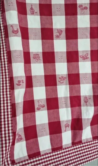 Tovaglia 1.30x2.00 + 8 tovaglioli+ omaggio