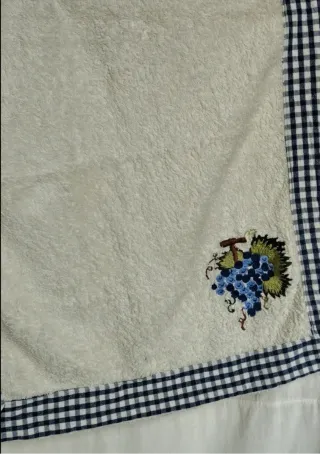 Tovaglia 1.30x2.00 + 8 tovaglioli+ omaggio