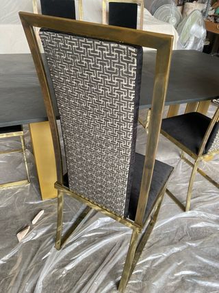 Salón Francés con 6 Sillas y mesa de piedra negra