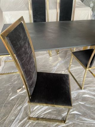 Salón Francés con 6 Sillas y mesa de piedra negra