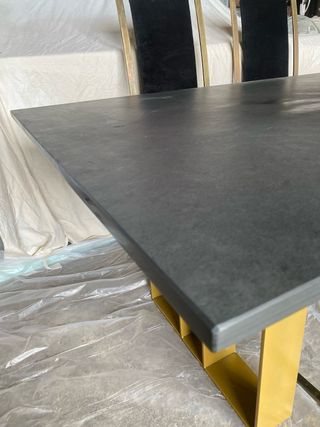 Salón Francés con 6 Sillas y mesa de piedra negra