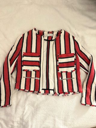 Chaqueta ZARA rayas roja y blanca