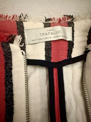 Chaqueta ZARA rayas roja y blanca