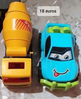 Aparcamiento y coches de juguete