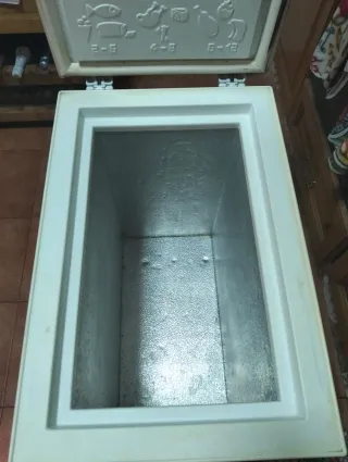 Congelatore a pozzetto bianco