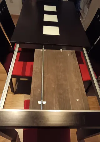 Conjunto mesa comedor y 6 sillas de madera wengué