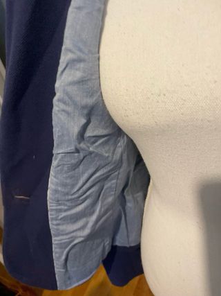 Americana Zara azul con botones dorados