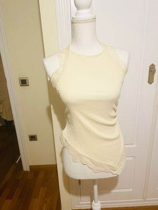 Top halter Zara encaje beige colección actual
