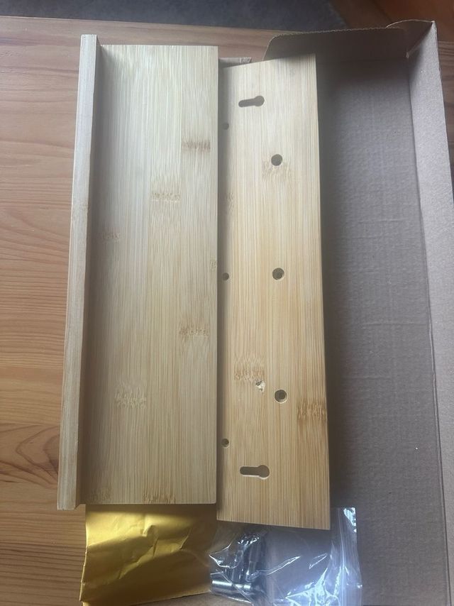 Colgador de Bambú con Estante y 3 Ganchos