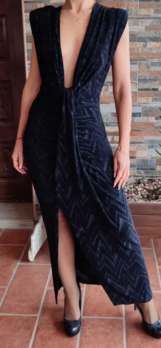 Vestido largo negro.