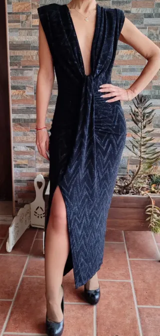 Vestido largo negro.