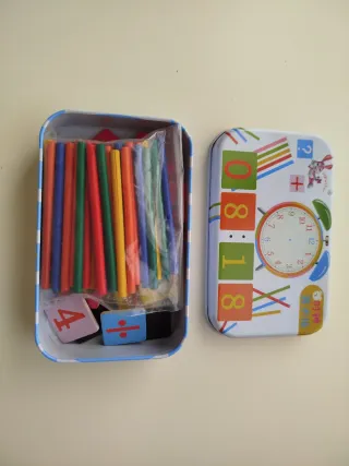 Caja con varillas de cálculo y números