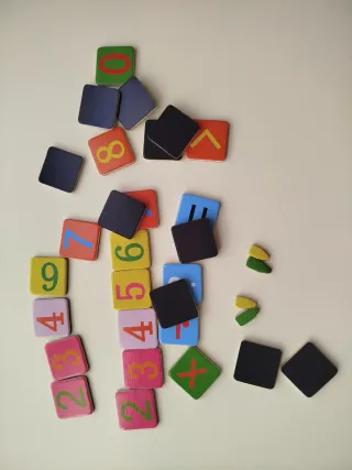 Caja con varillas de cálculo y números