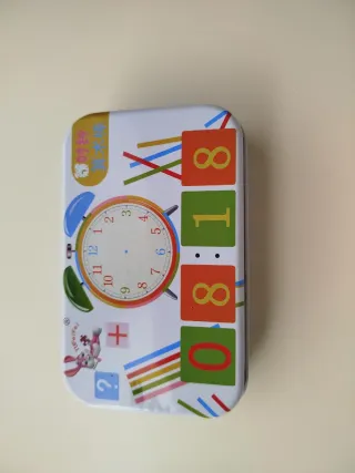 Caja con varillas de cálculo y números