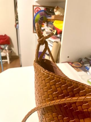 Bolso cubo trenzado marrón nuevo