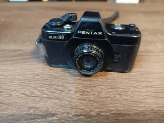 Cámara reflex Pentax auto 110 con objetivo 24mm