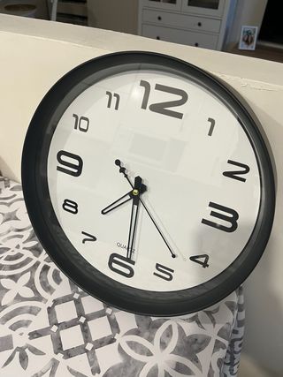 Reloj de Pared Negro y Blanco