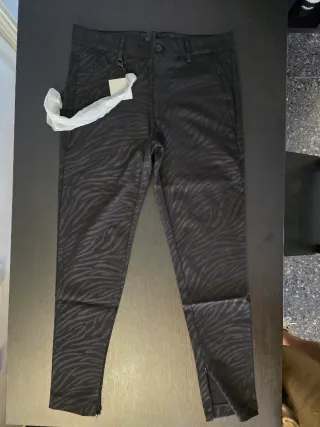 Pantalón negro ajustado Zara Hombre Estampado